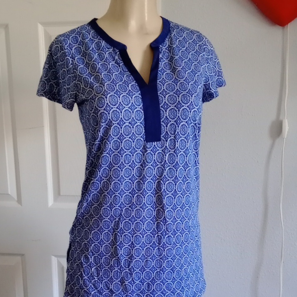 Liz Claiborne Navy and Light Blue Geometric Top